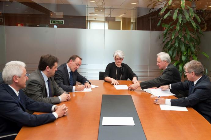 Španělsko: vedení vlády provincie Navarra a česká společnost prozkoumají nové možnosti využití nanočástic oxidu titaničitého